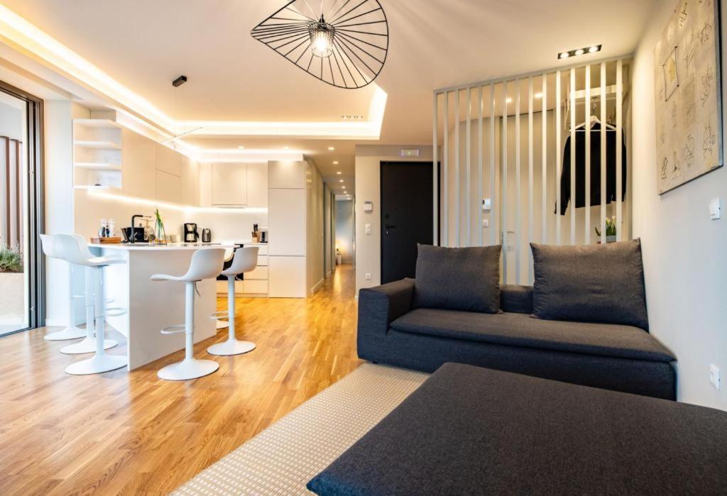 Appartamento Upscale Luxury Living In Acropolis By Neuvel Atene Esterno foto